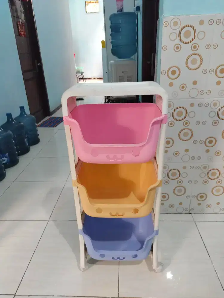 Rak penyimpanan sebaguna