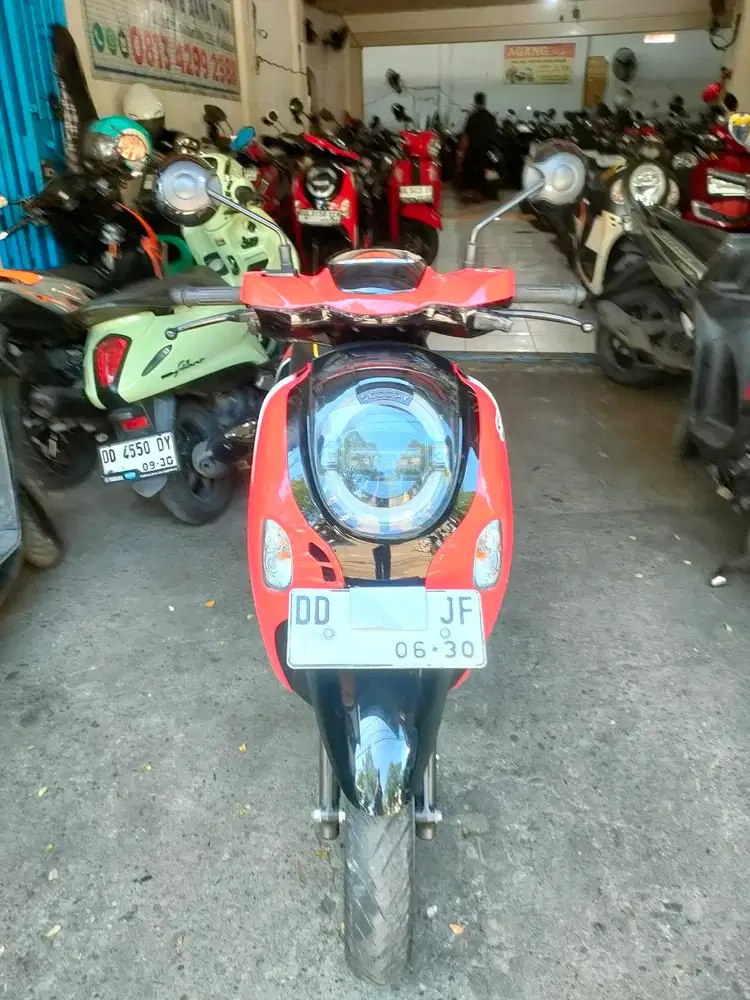 Honda Scoopy 2025 merah hitam
