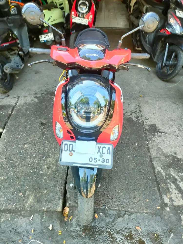 Honda Scoopy 2025 merah hitam