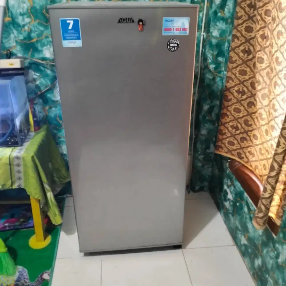 Bismillah semoga laku jual kulkas satu pintu merk AQUA kondisi normal