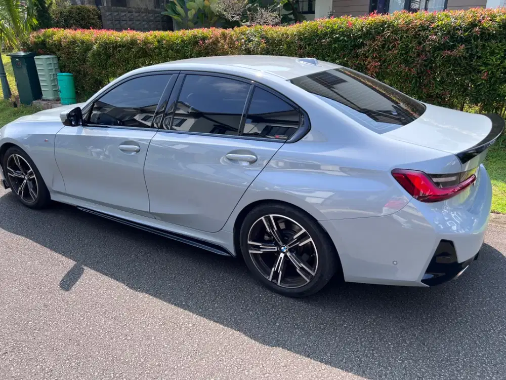 BMW 320i M Sport LCI 2025 Brooklyn Grey Seperti Baru