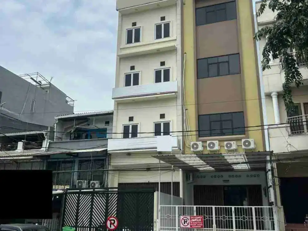 Ruko 4 lantai full bangunan. Bebas banjir. area sekitar ramai. cocok untuk semua usaha.