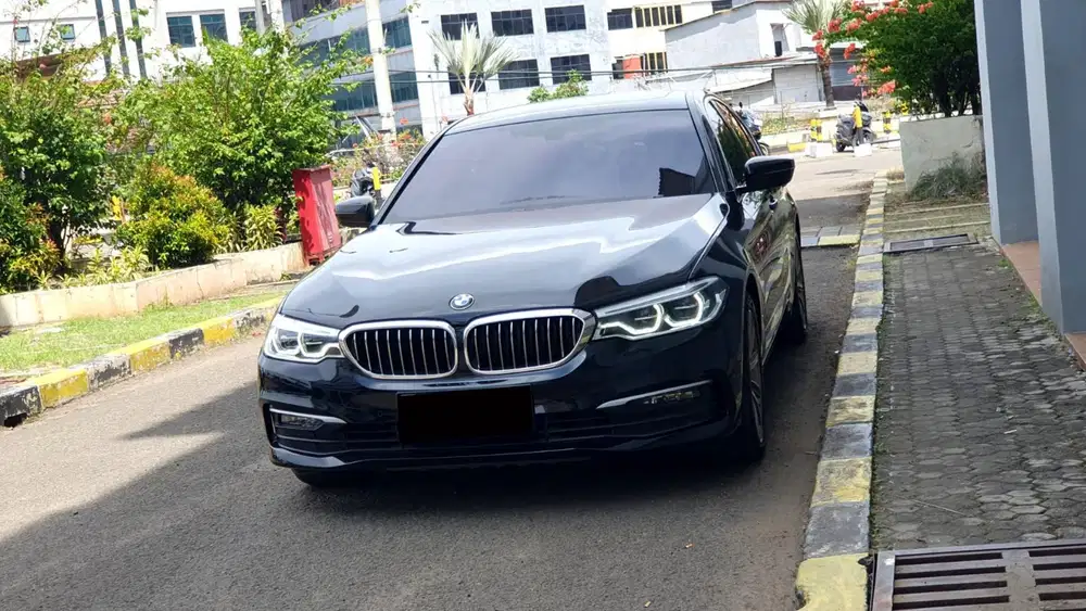 Km34rb bmw 520i luxury line 2019 hitam