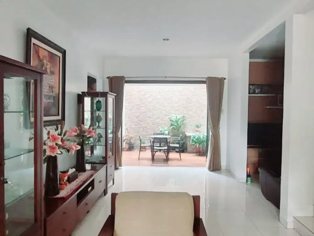 Rumah 4 Kamar Tidur Legalitas SHM Semi Furnished Siap Huni di Graha Raya