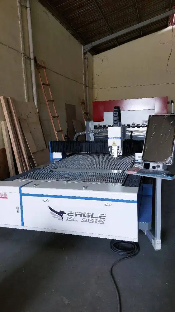 Mesin Fiber Laser Cutting 1500 W