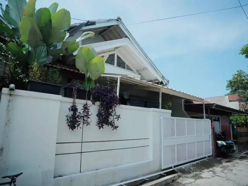 Rumah cantik minimalis semi furnished di margacinta