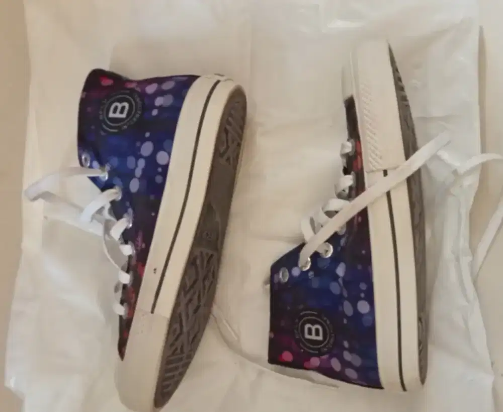 Sepatu BFLY High Top Size 35 Motif Bokeh - Mulus & Siap Pakai