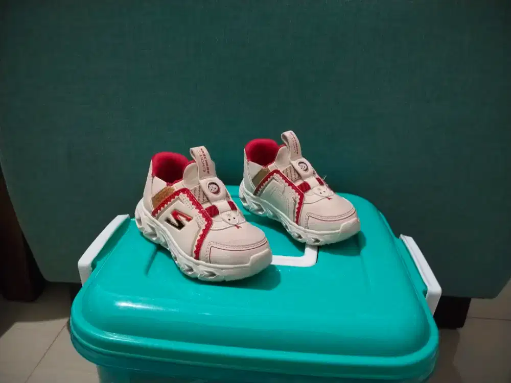 Preloved Sepatu Anak Skechers HypnoSplash