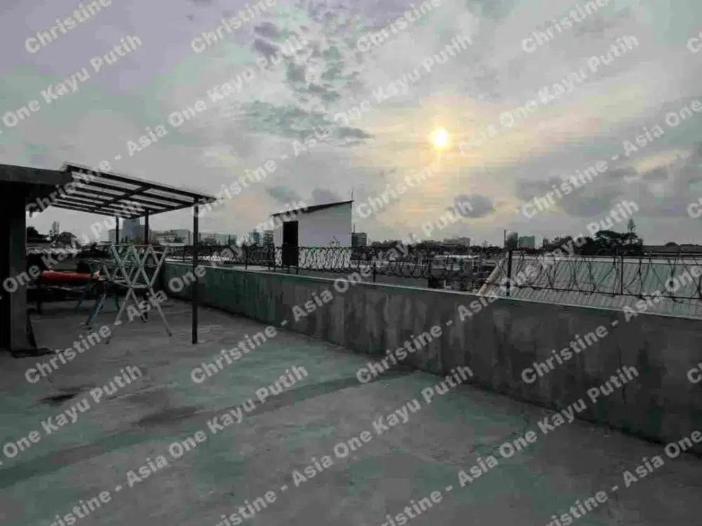 Rumah 3.5 Lantai di daerah komersil  untuk usaha