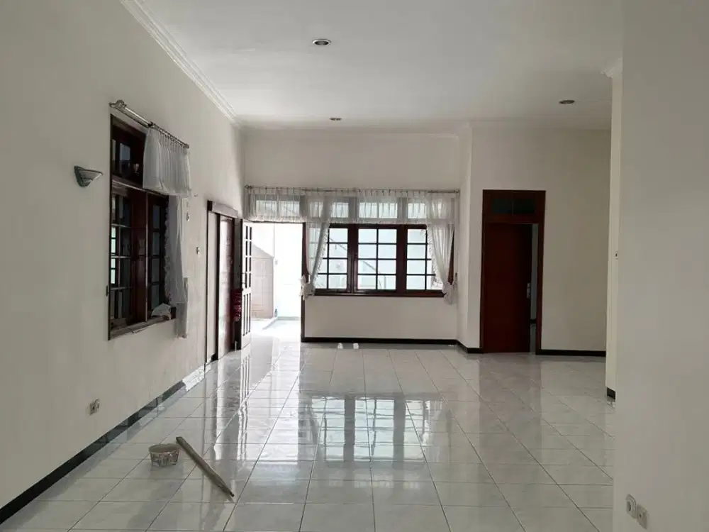Disewakan Rumah di Manyar Tirtoyoso Utara Siap Huni