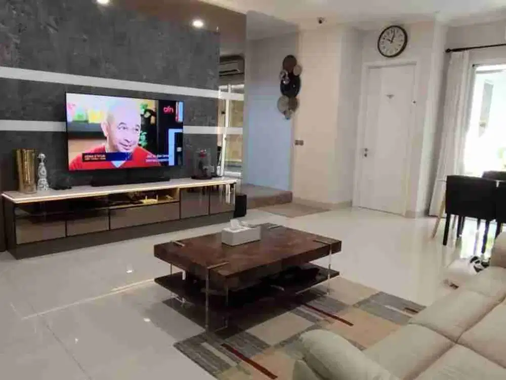 Turun Harga! Rumah BSD denganFurnished, Kolam Renang, Keamanan Lengkap, Siap Huni dan Mudah Di Jangkau