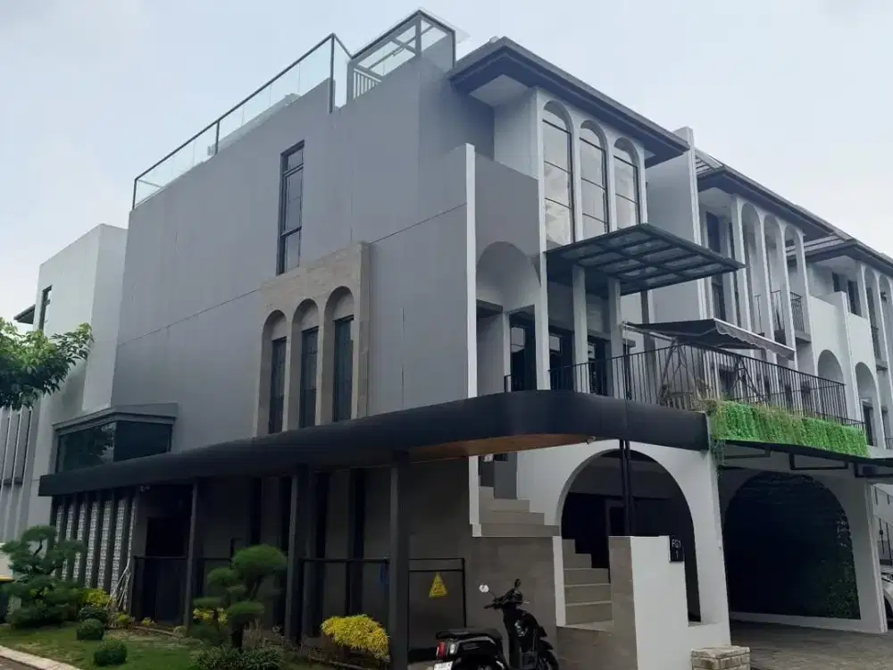 Rumah Rapih 5 Kamar Semi Furnished Dengan Swimming Pool di BSD Tangsel