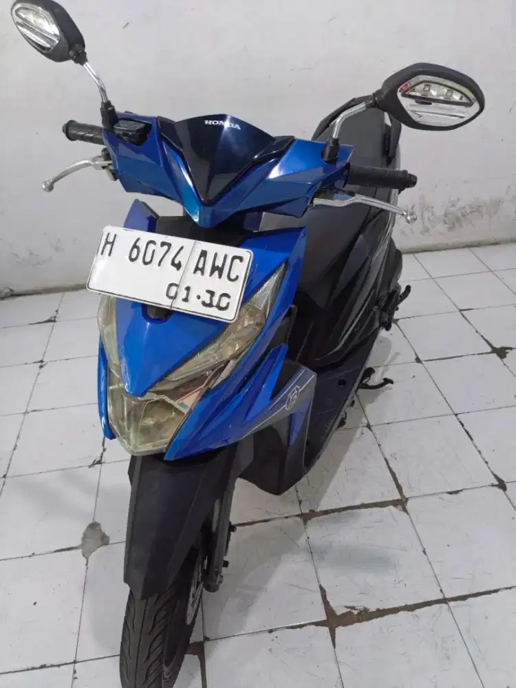beat iss 2019 biru hitam