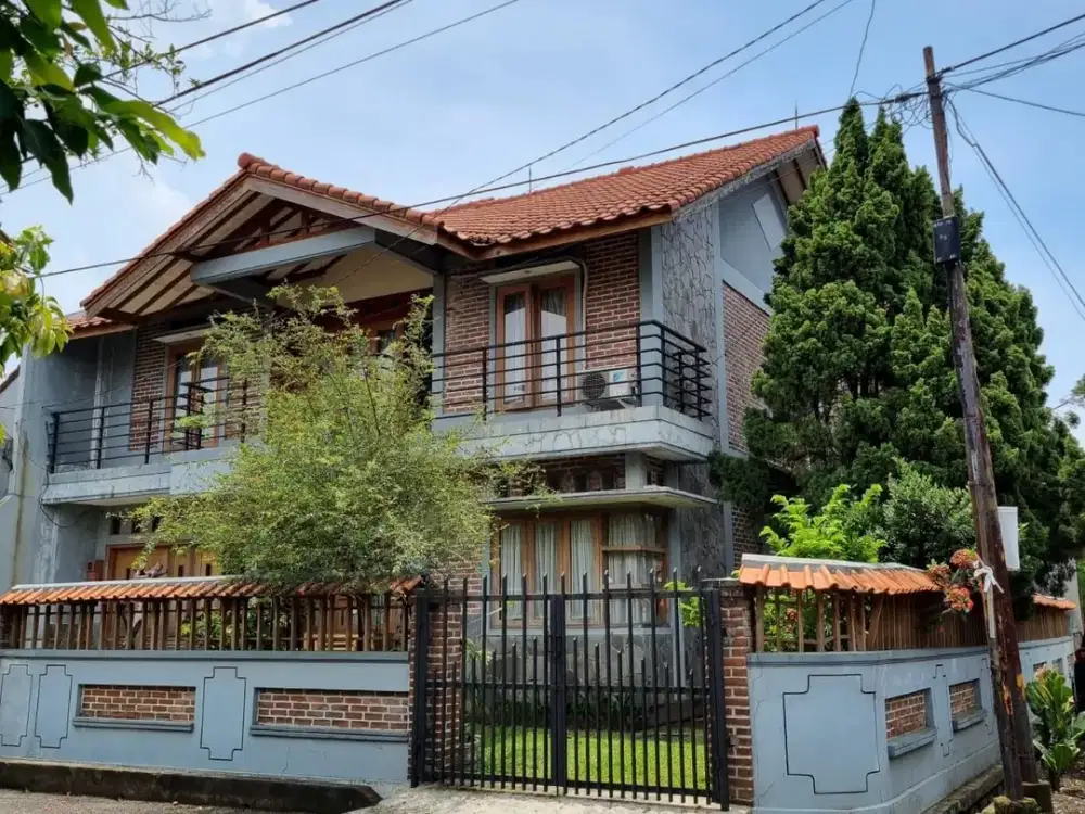 Rumah Bagus Terawat Posisi Hook Perumahan Antapani