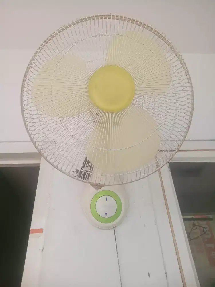 Kipas angin dinding 16 inch merk miyako normal siap pakai nego tipis