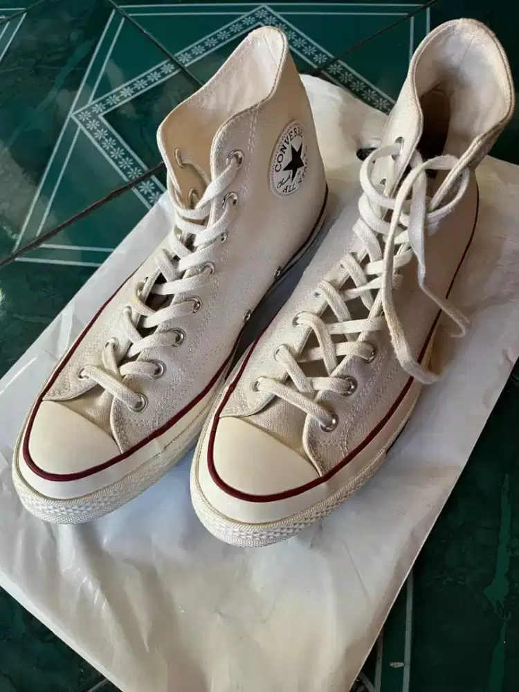 Sepatu Converse Chuck
