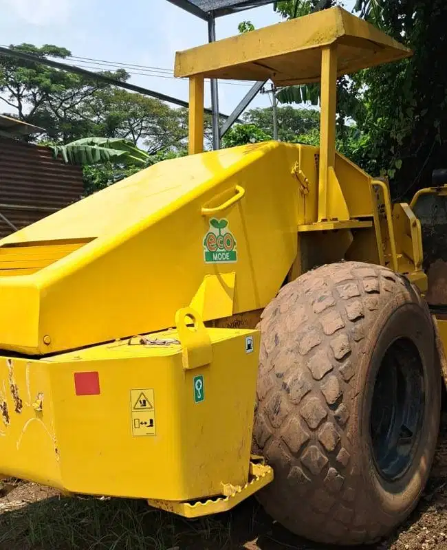 Dijual Vibro / Compactor Sakai model SV512TF Tahun 2011