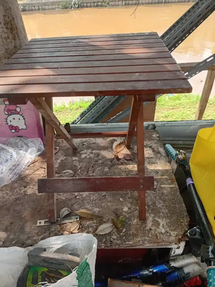 Meja lipat kayu