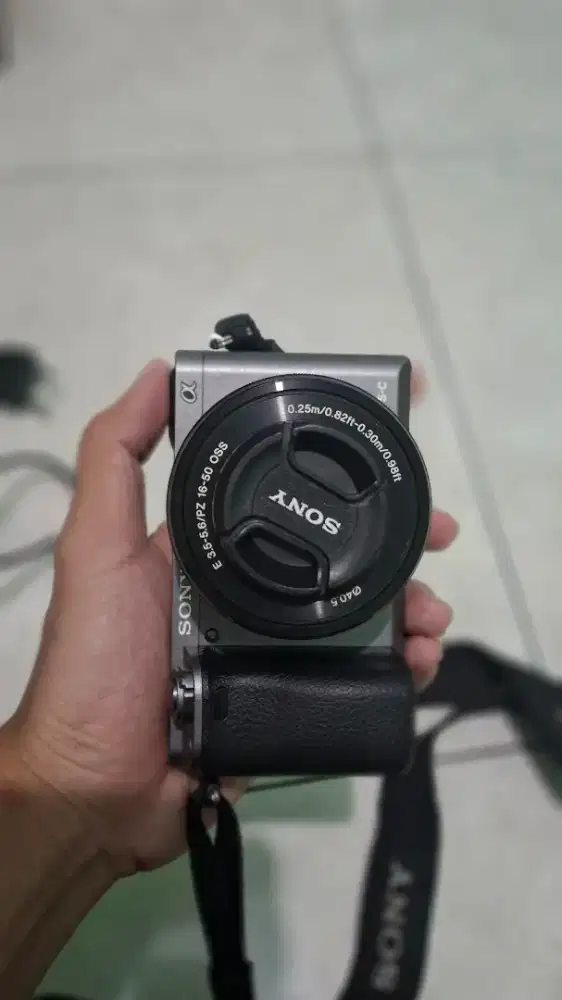 KAMERA SONY A6000 (2 LENSA), SC RENDAH
