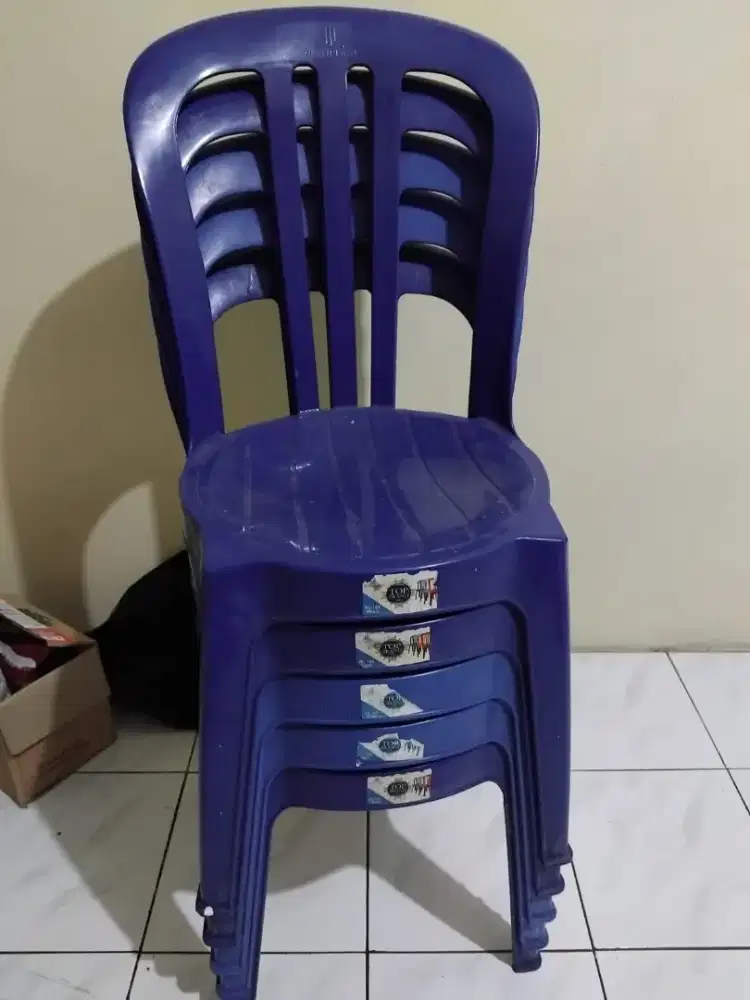 bangku plastik bekas