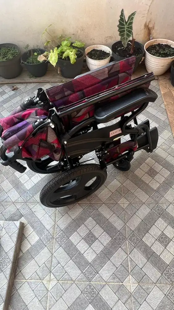 Kursi Roda Semitravelling