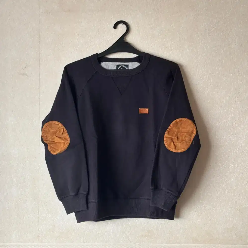 Sweater easthood hitam size S