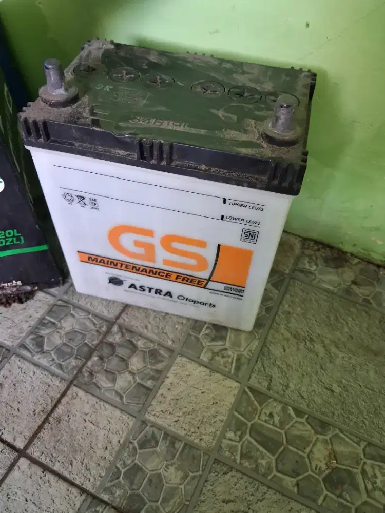 Aki basah mobil