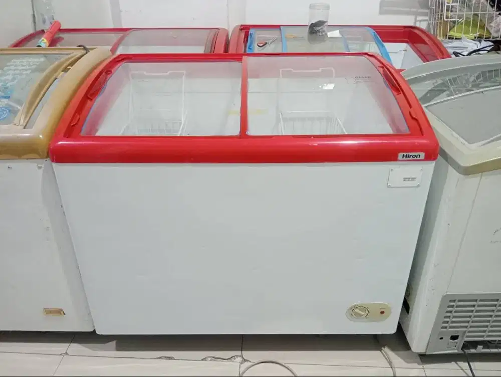 freezer sleding kaca bekas murah merk hiron 260L