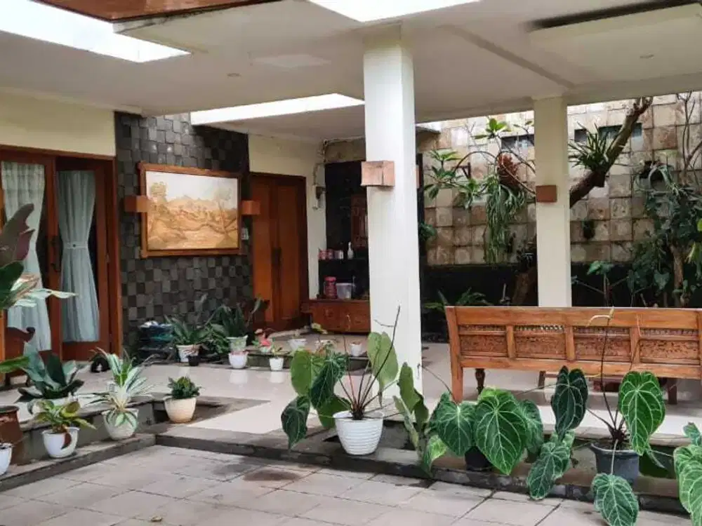 RUMAH BESAR ASRI NYAMAN 2 LANTAI LT 560 DI LEBAK BULUS cuma 5 menit jalan kaki ke MRT