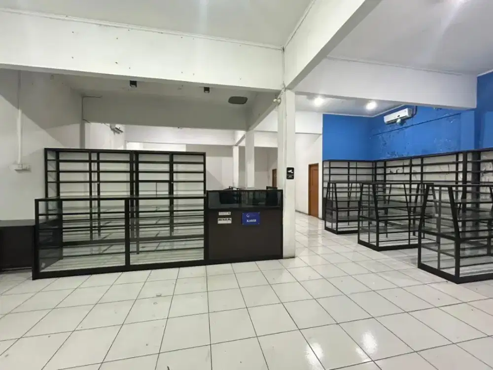 Etalase aluminium kaca bekas apotek