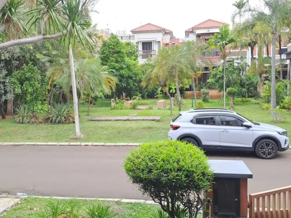 Rumah 2 lantai dalam cluster, lokasi tenang, harga nego di Kelapa Gading