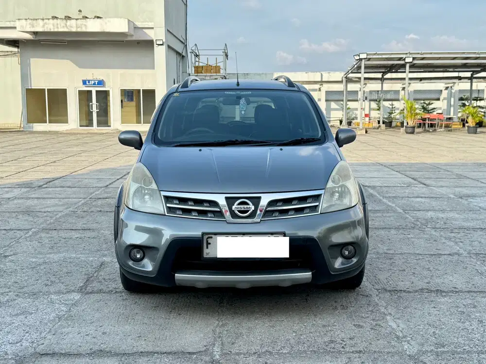 Nissan Grand livina 2010 Bensin