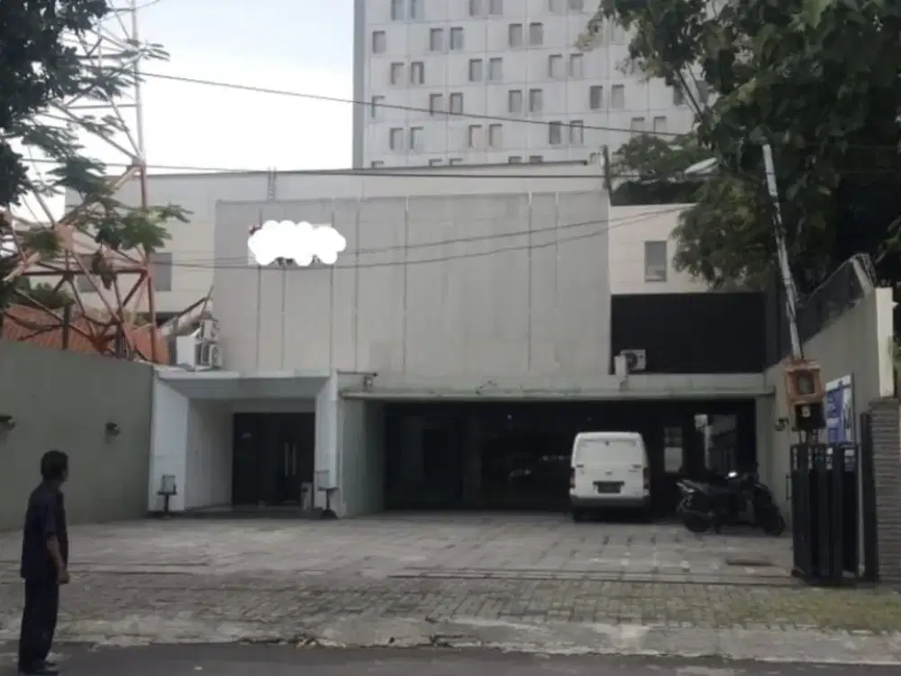 TEMPAT USAHA RESTO (POSISI TERSEWA) JL. JAWA, Area parkir luas Listrik : 80.000 watt
