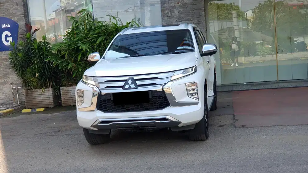 Mitsubishi pajero sport dakar 2021 putih sunroof