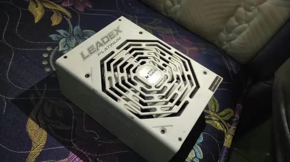 PSU super flower leadex SE 850W 80+ platinum