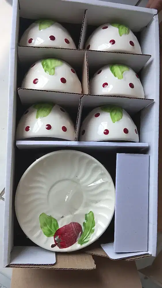 Cangkir set strawberry