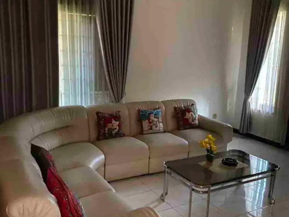 rumah hook lingkungan elite di taman dieng malang siap huni