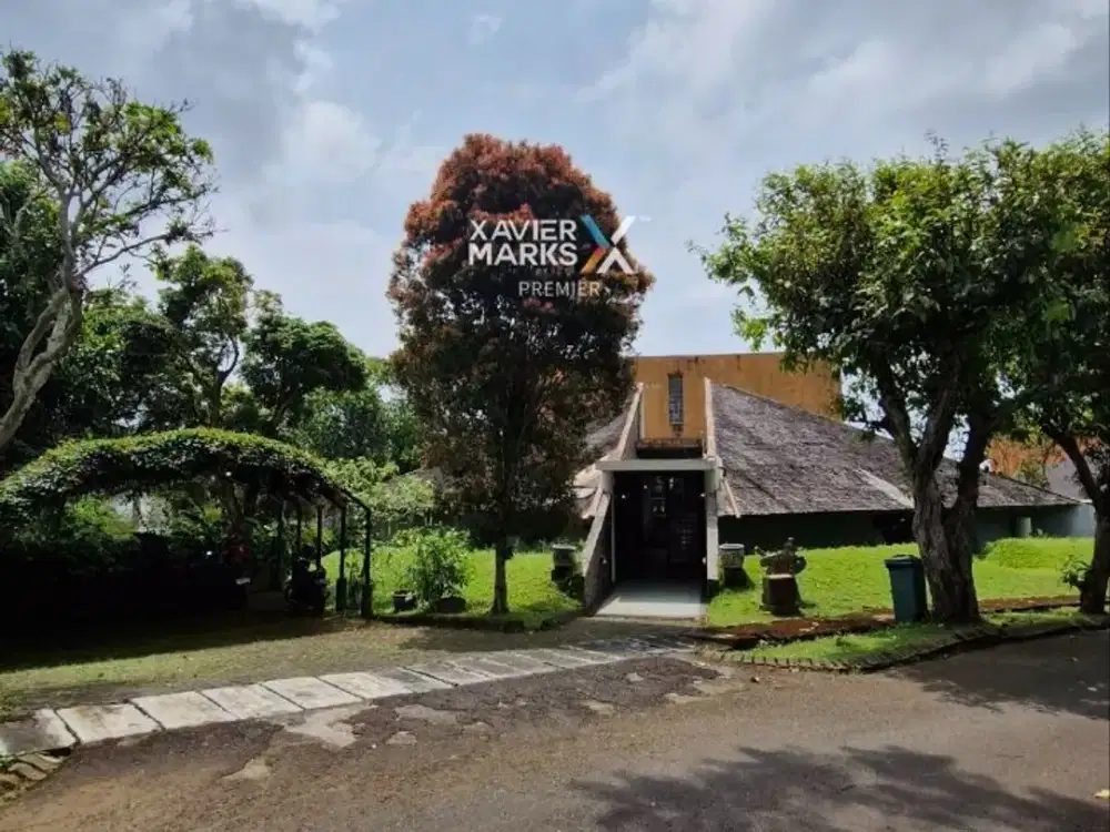 Dijual Villa Klasik 2Lt Full Furnish Ada Sisa Lahan Belakang Siap Huni Keamanan 24 Jam  Dekat Wisata Jatim Park 1 dan Museum Angkut di Klub Bunga
