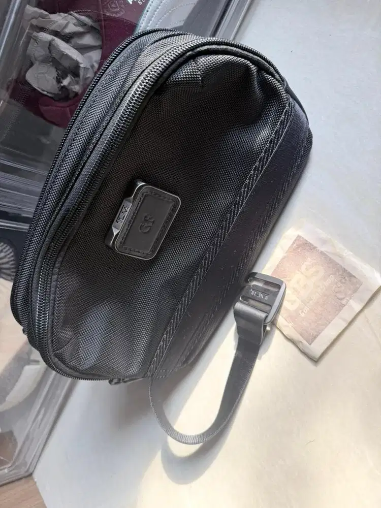 Tumi Alpha Bravo Task Travel Kit Tas Jinjing Pria