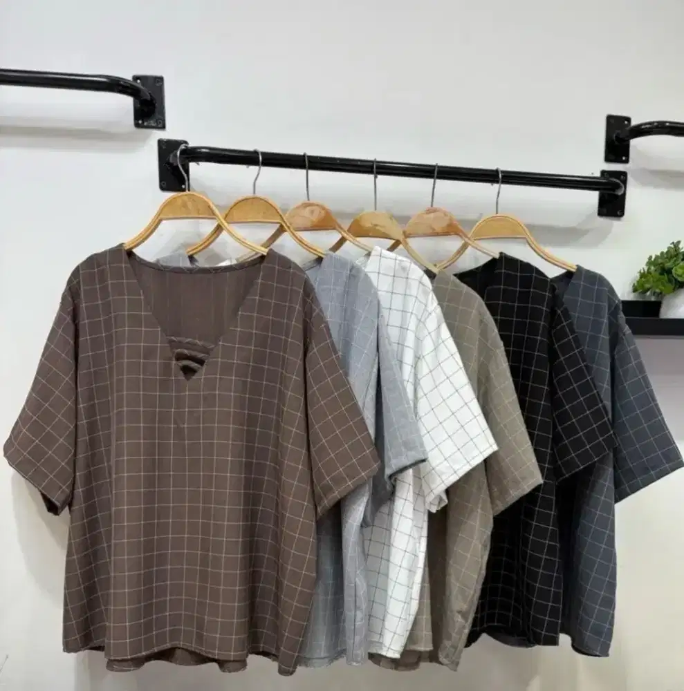 Blouse Vneck Kotak Hitam