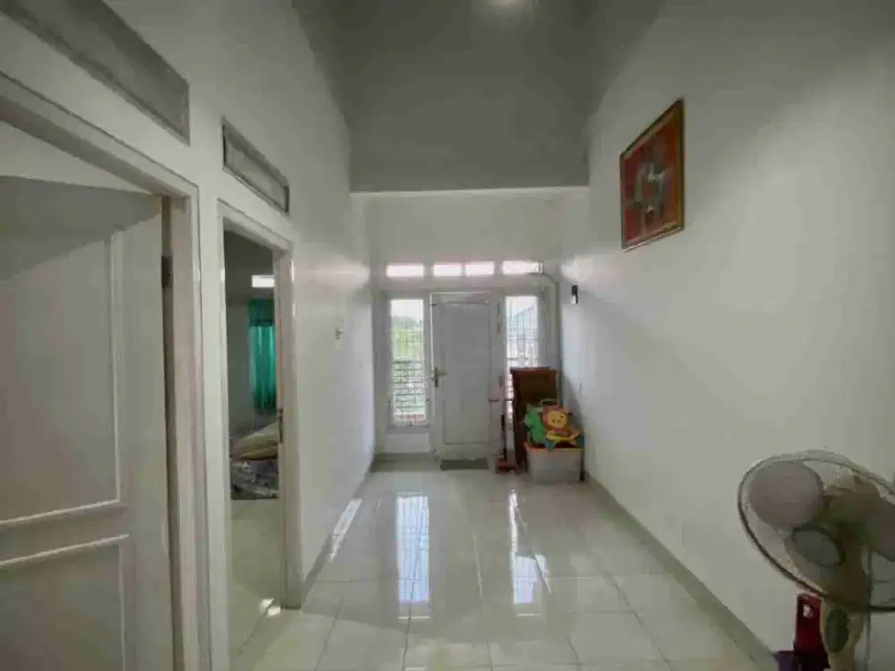 Rumah 2 lantai rapi terawat lokasi strategis
