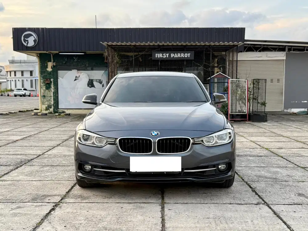 BMW 320i SPORT AT 2018 Bensin