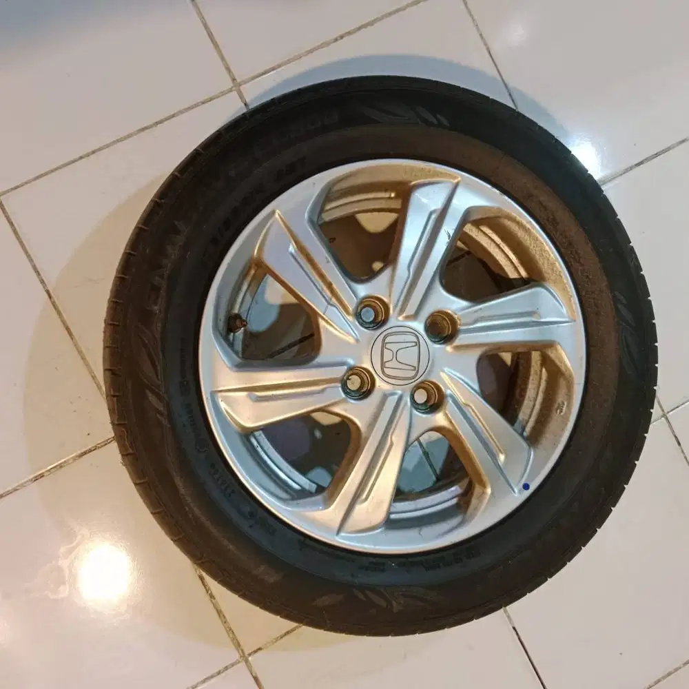 DIJUAL SATU SET VELG BRIO TERMASUK BAN (4 BUAH)