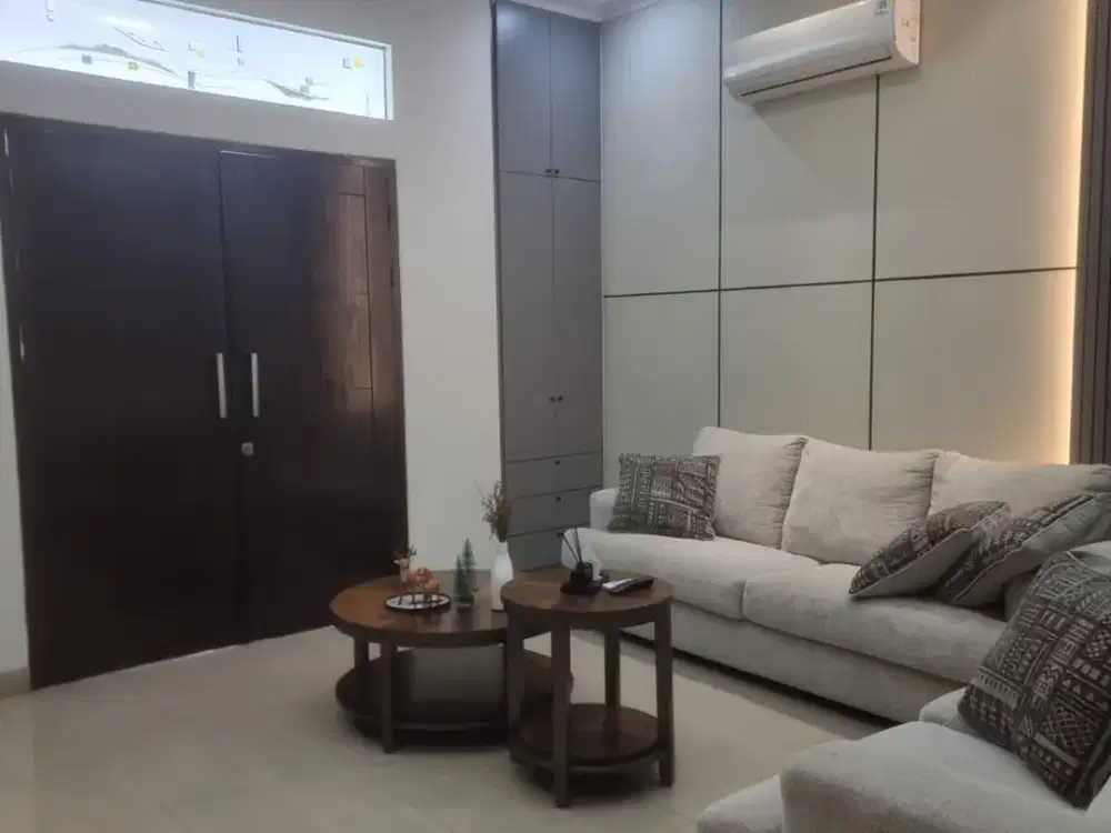 Jual Rumah Pinisi PIK 3 lantai bagus furnish interior siap huni