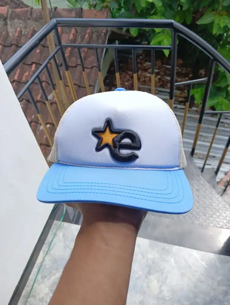 Topi Trucker Erigo
