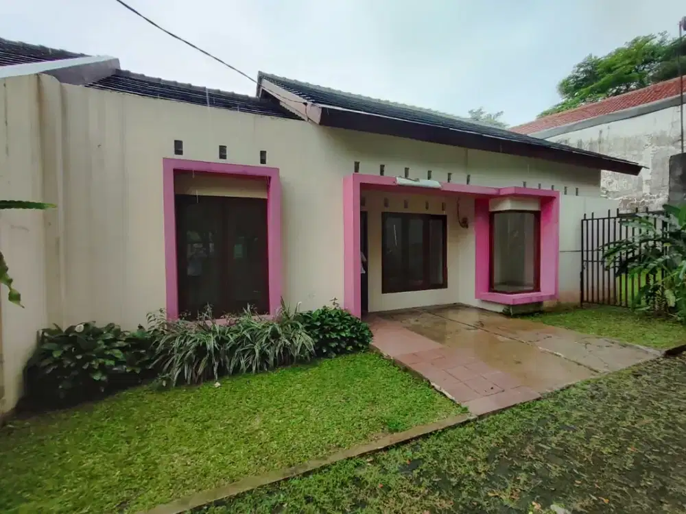 Dijual Rumah Strategis Tanah Baru Beji Depok, 3 KT + KM Pembantu, Dekat Tol!