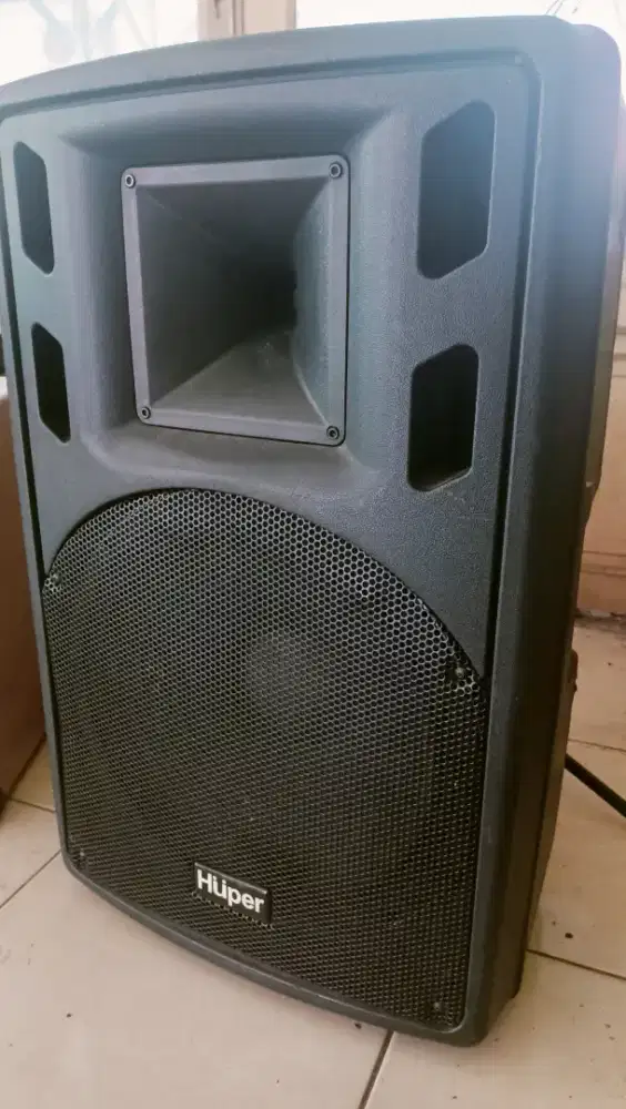 Speaker aktif Huper 15'  type 15HA400 second  sangat mulus
