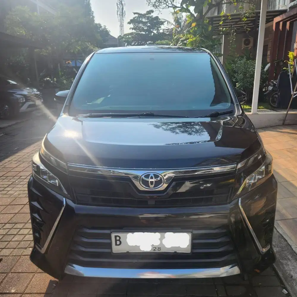 Toyota Voxy 2018