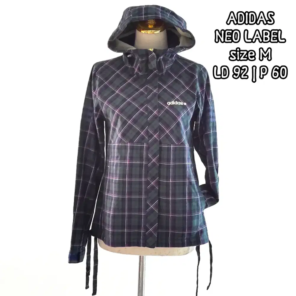 Jaket outdoor wanita size M, preloved