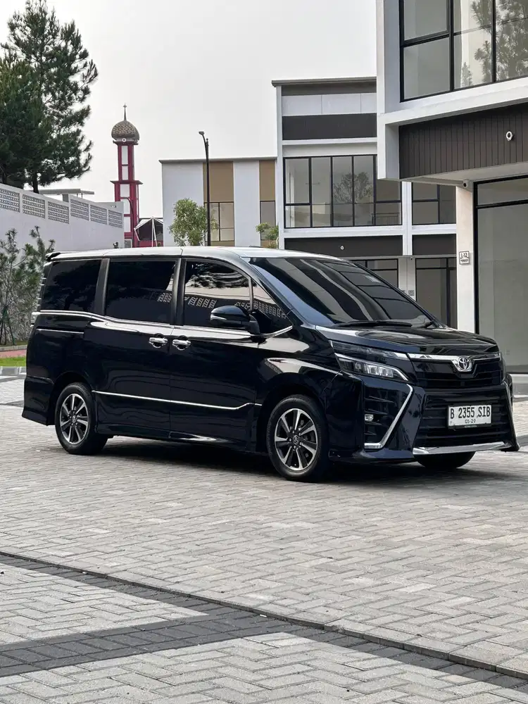 Toyota Voxy 2.0 AT 2019